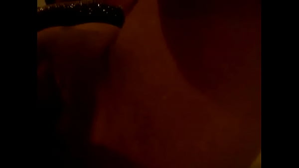 Phet, Thai slut satisfies her cunt.
